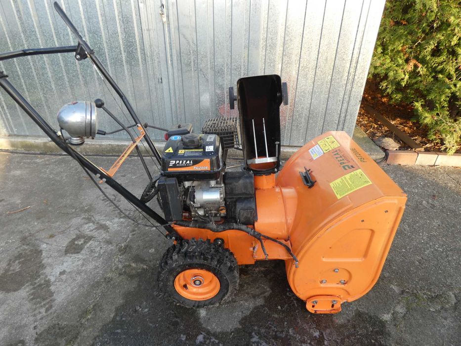 odśnieżarkę firmy PEZAL GARDEN LINE  PST 200E