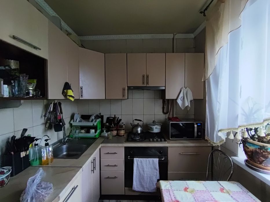 Продається трикімнатна квартира на масиві, в м.Васильків. 48000$