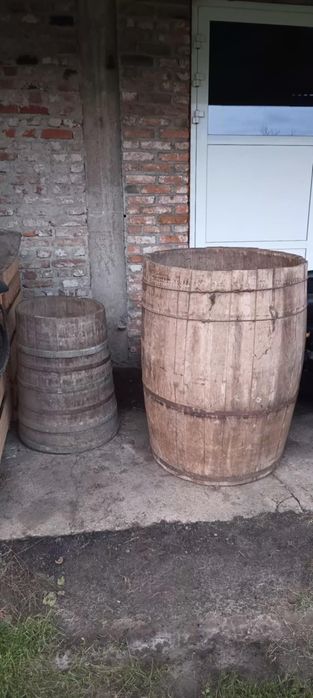 Dwie duże drewniane beczki 80-letnie