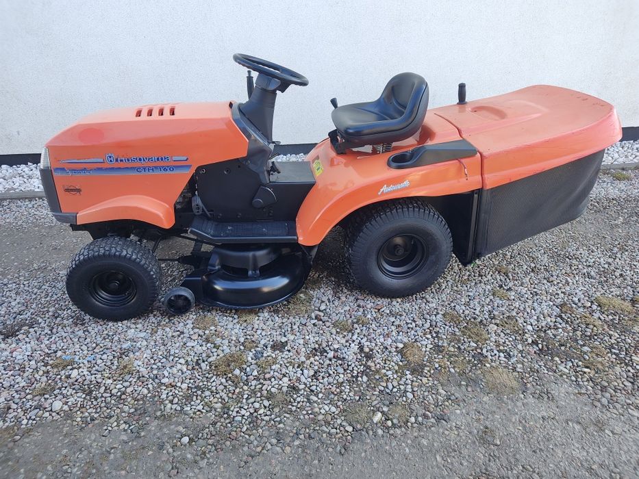 Traktorek ciagniczek kosiarka Husqvarna z koszem centralnym