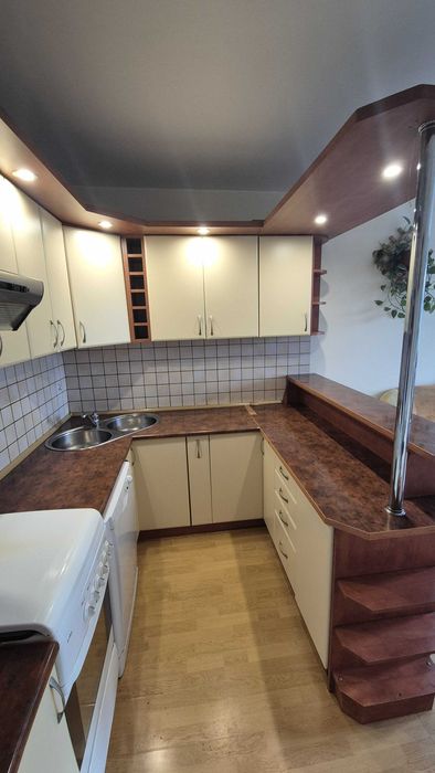 Meble kuchenne - kompletne z ladą i oświetleniem