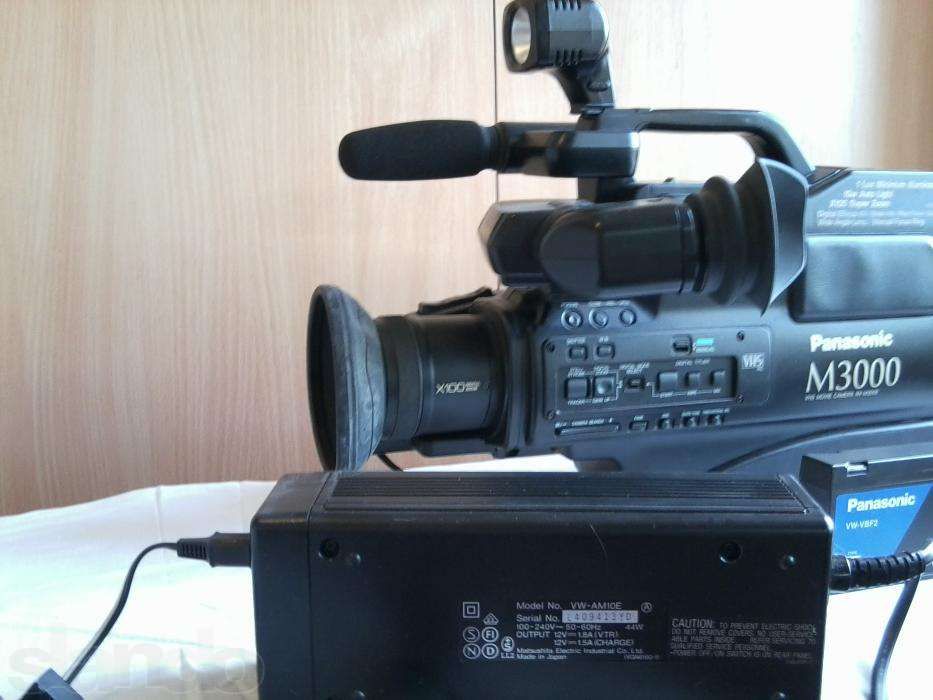 Продам видеокамеру Панасоник М-3000