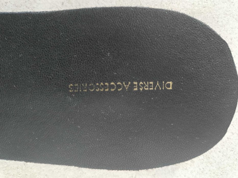 Klapki czarne DIVERSE