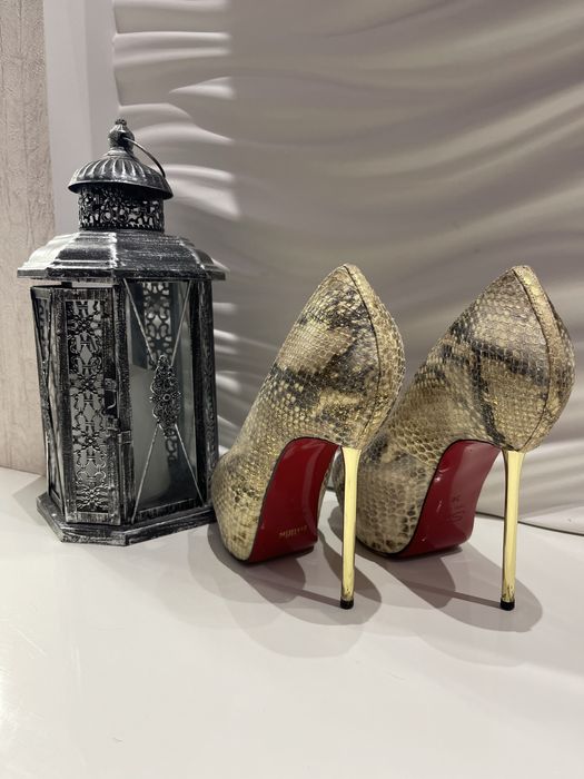 Туфли кожаные с металлическим каблуком,