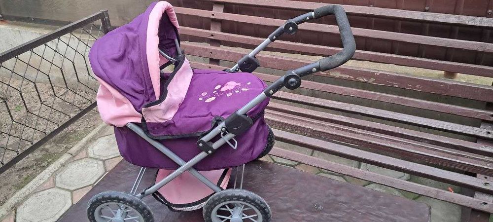 Продам детскую коляску для игр.