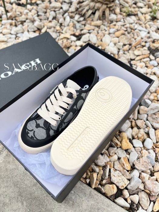 В наявності кеди стиль Coach