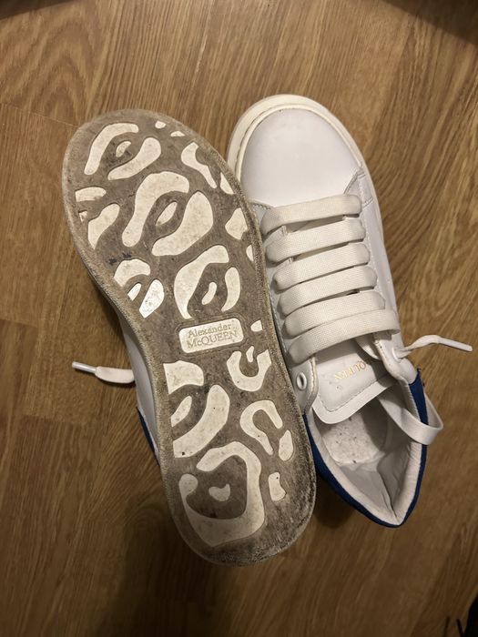 Tenis Alexander McQueen azul e branco