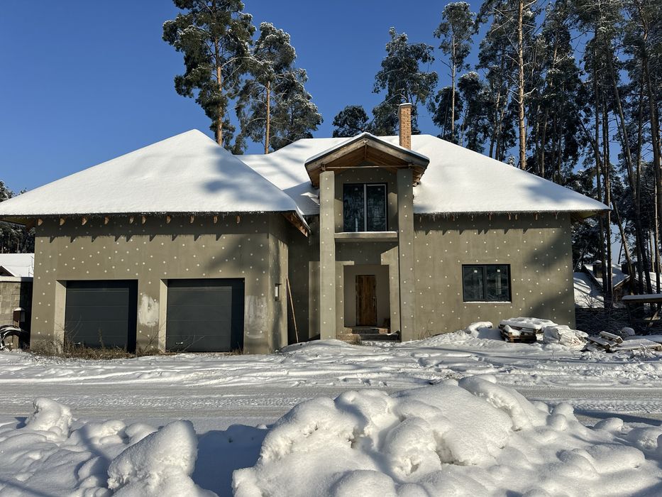 Продаж будинку в Стоянці, 245 м2 з гаражем та соснами на ділянці