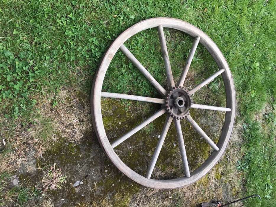 Decoração — Rodas de Carruagem Antigas