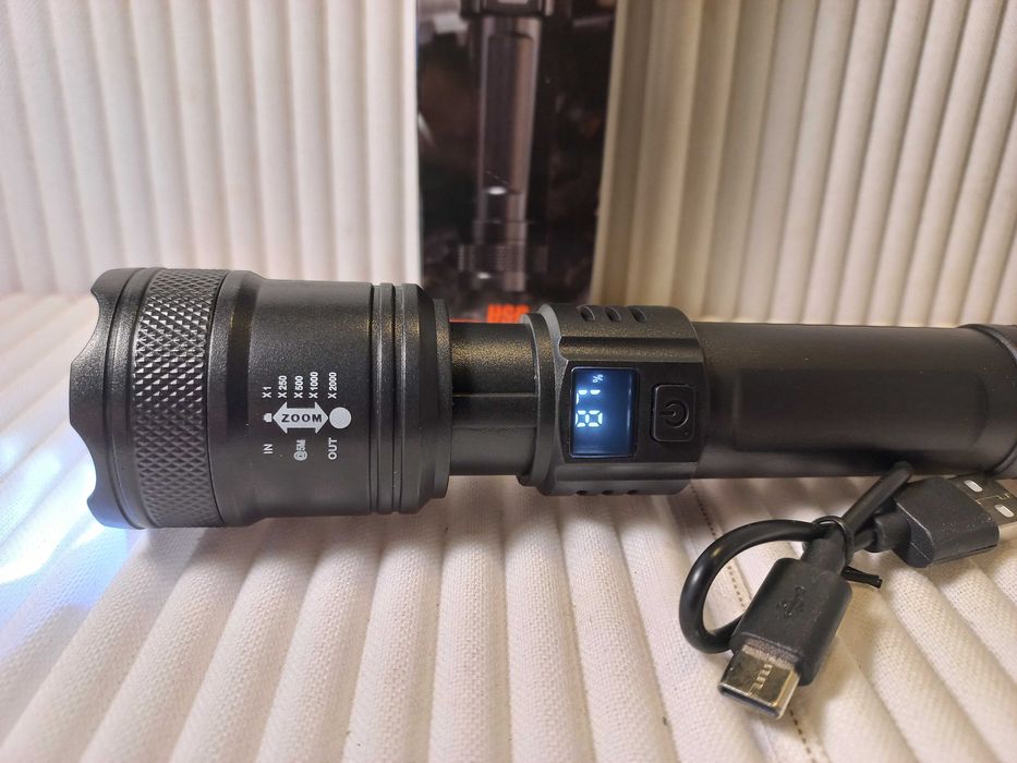 Latarka LED z akumulatorem