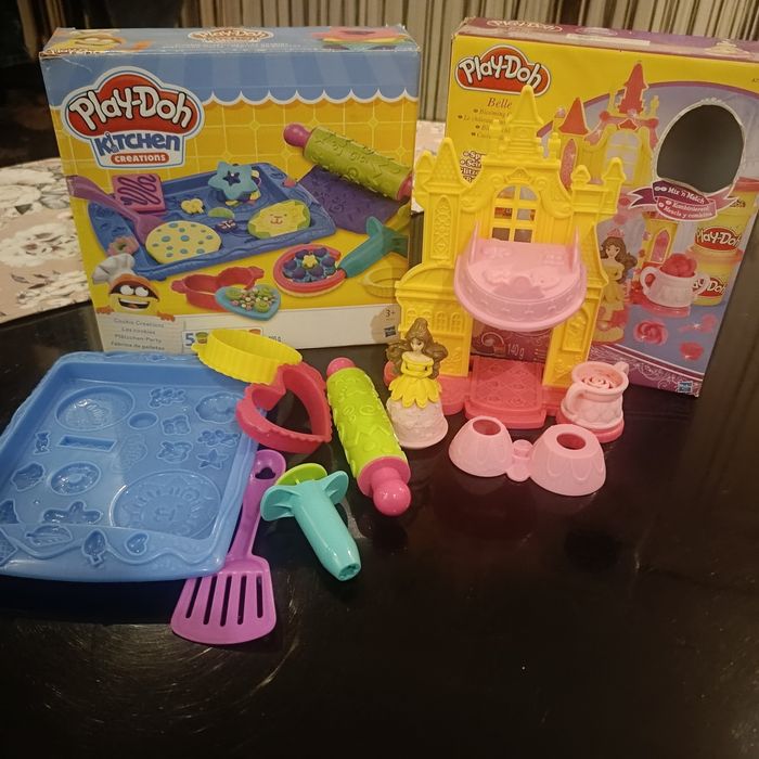 Dwa zestawy Play-doh same foremki