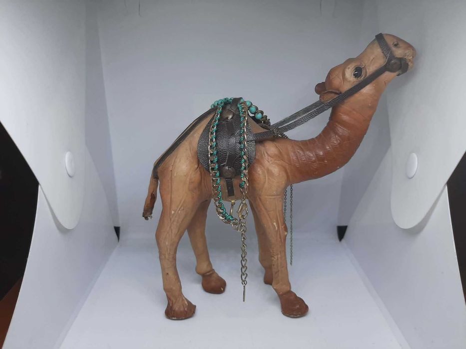 Figurka Wielbłąda ze Skóry