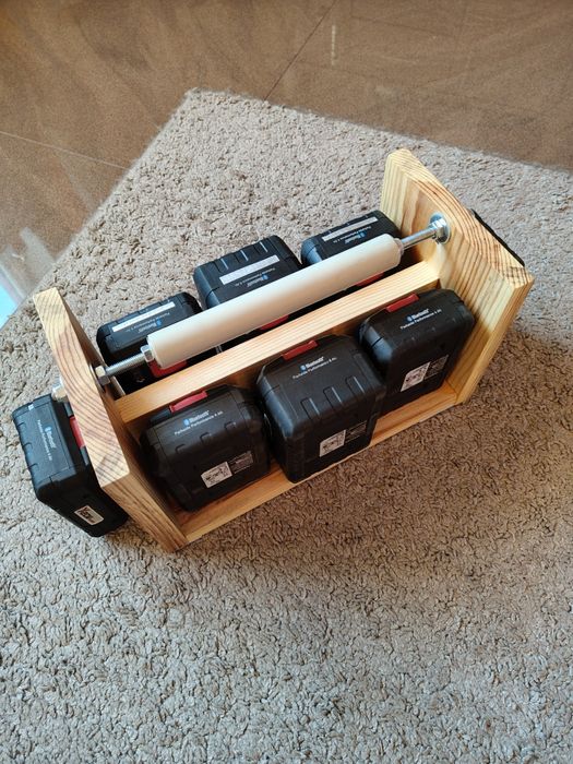 Uchwyt, stojak, organizer na baterie Parkside 20V