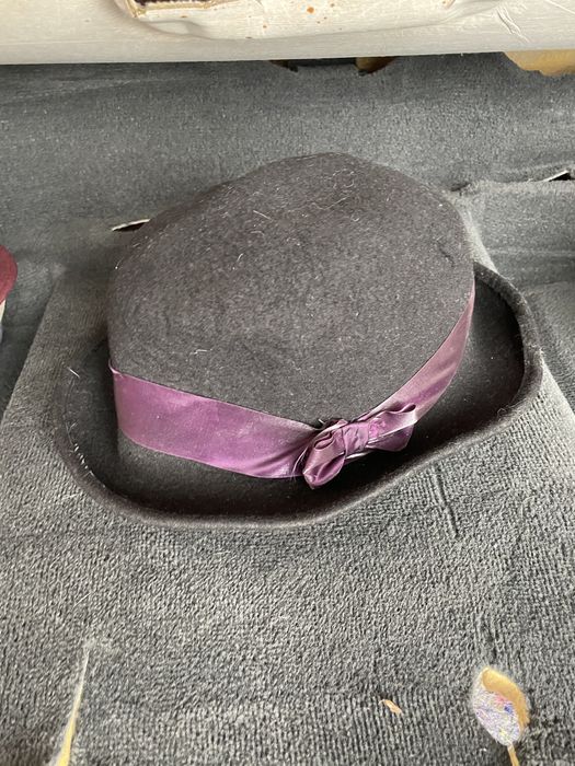 Kapelusze damskie 4 sztuki