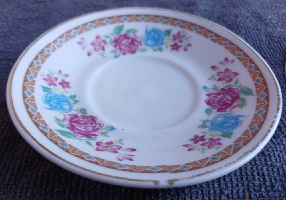2 pratinhos para aperitivos, com floral azul e rosa