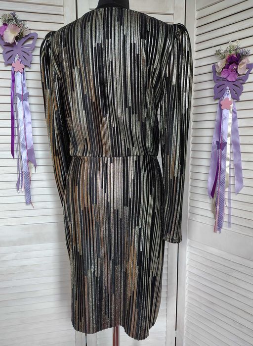 Нарядноe, ассиметричное, блестящее платье длинные рукава, плиссе roman