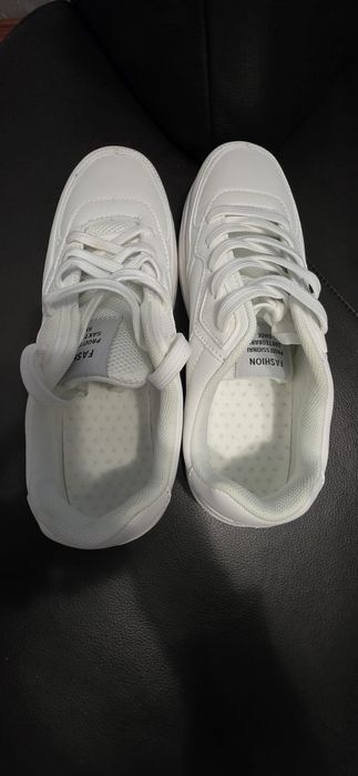 Продам белоснежные красовки