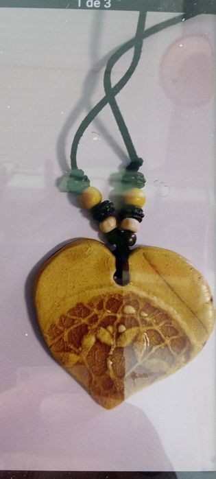 Colares, peças de cerâmica únicas