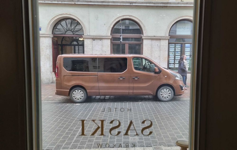 Transfer 9 osobowym Busem