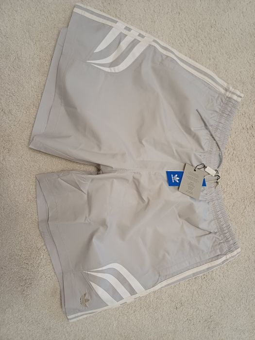 Spodenki adidas originals