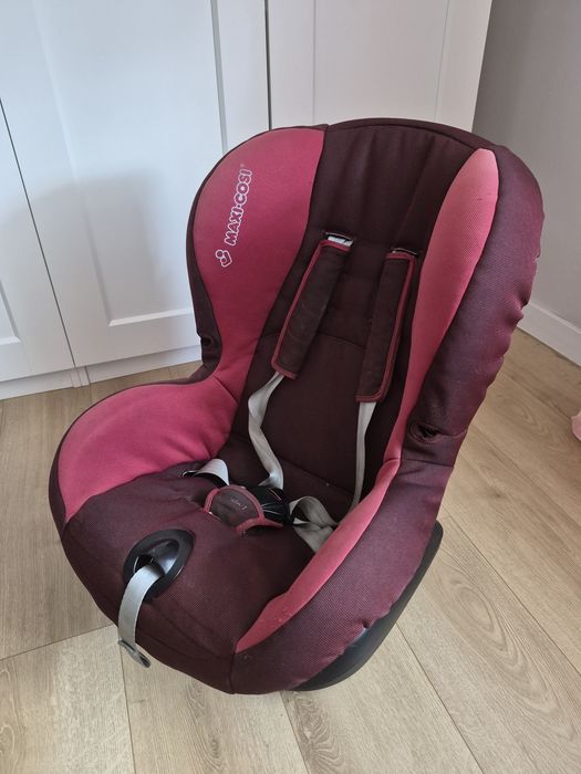 Fotelik samochodowy dla dziecka Maxi Cosi Priori 9-18 kg bordowy
