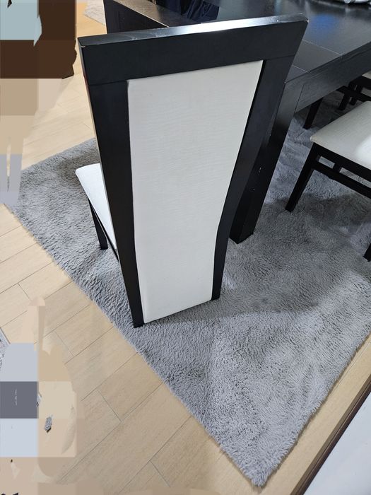 Mesa com 6 cadeiras