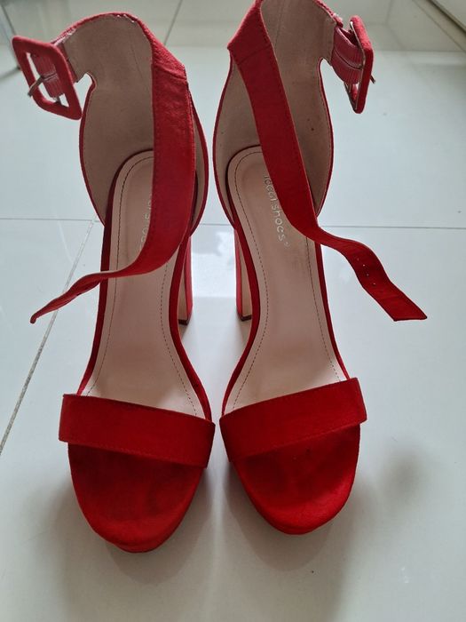 Czerwone sandały