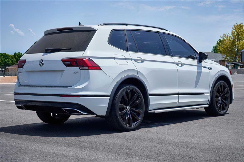 Volkswagen Tiguan      2021
