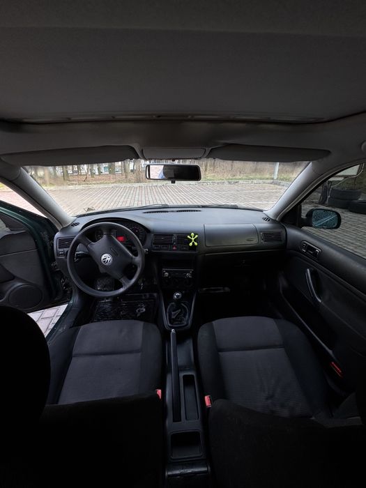 Продам Volkswagen Golf 1.6 2000р