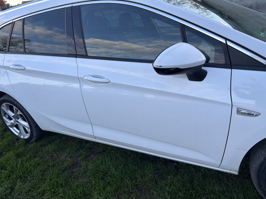 Opel Astra K drzwi przód prawe Y40R