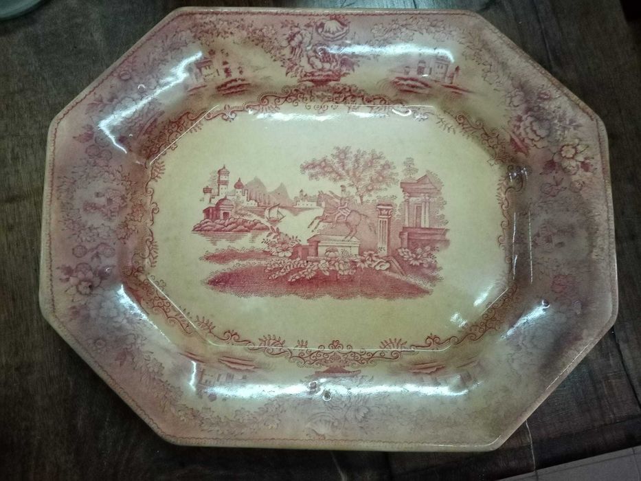 Travessa oitavada Cavalinho Rosa da Real Fábrica de Sacavém (Séc. XIX)