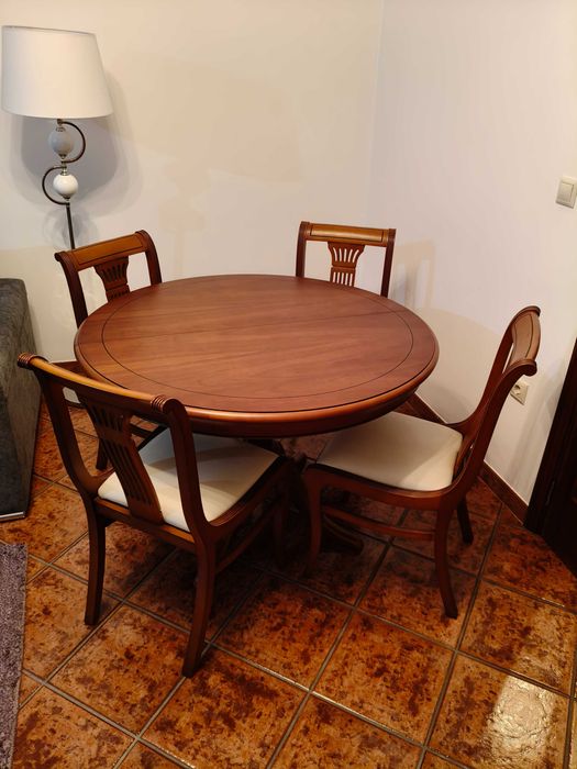 Mesa de sala de jantar
