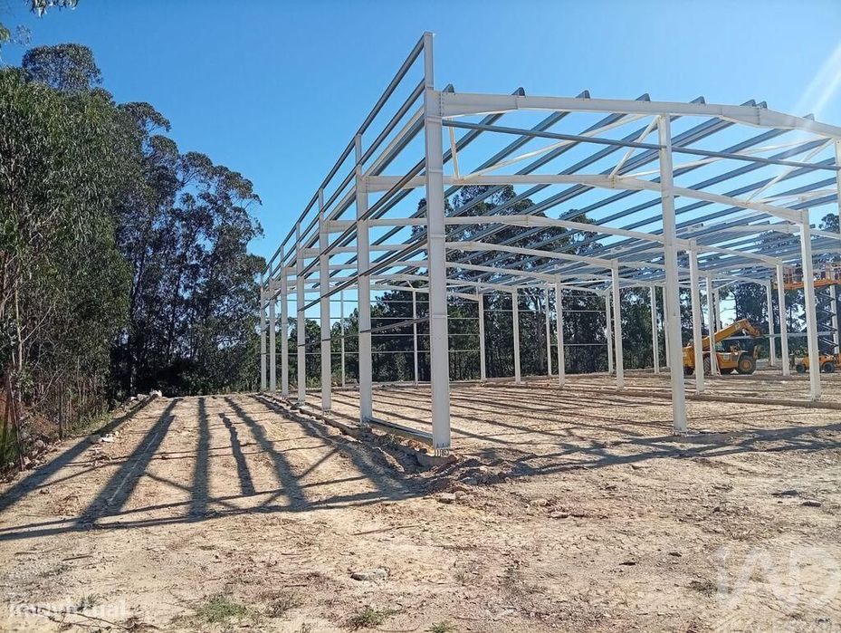 Prédio em Cristelo de 300 m2