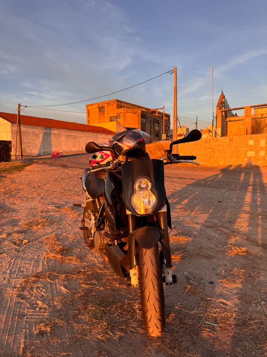 KTM Superduke 990 com poucos kms pneus novos