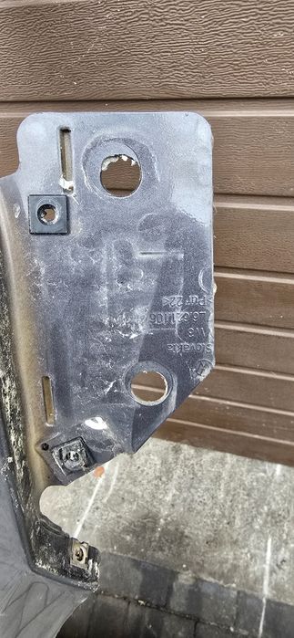 Błotnik prawy przód VW Touareg 7L lift 06-10  LR7M