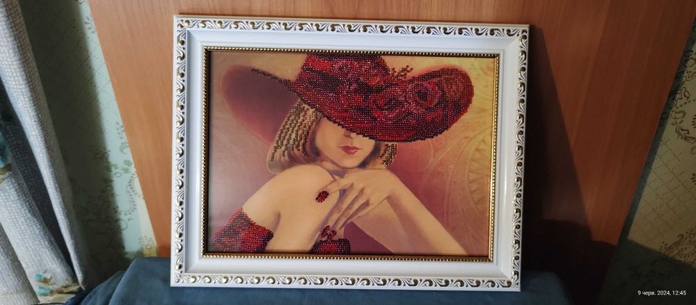 Картина вишита бісером, розмір 33х25 см.