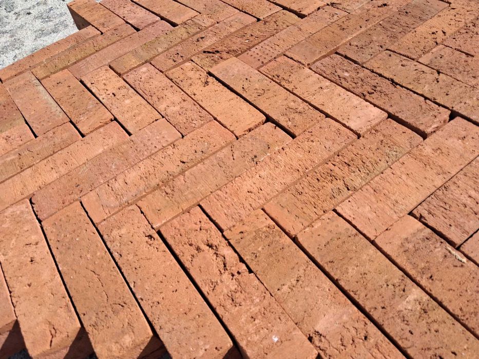 Cegła ręcznie formowana jak poniemiecka rustykalna holenderska 70gr/sz