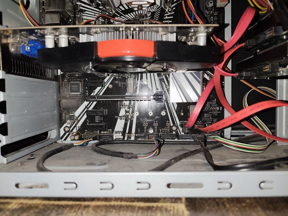 Системний блок i5-9600k/16Gb geforce 440/quadro2000