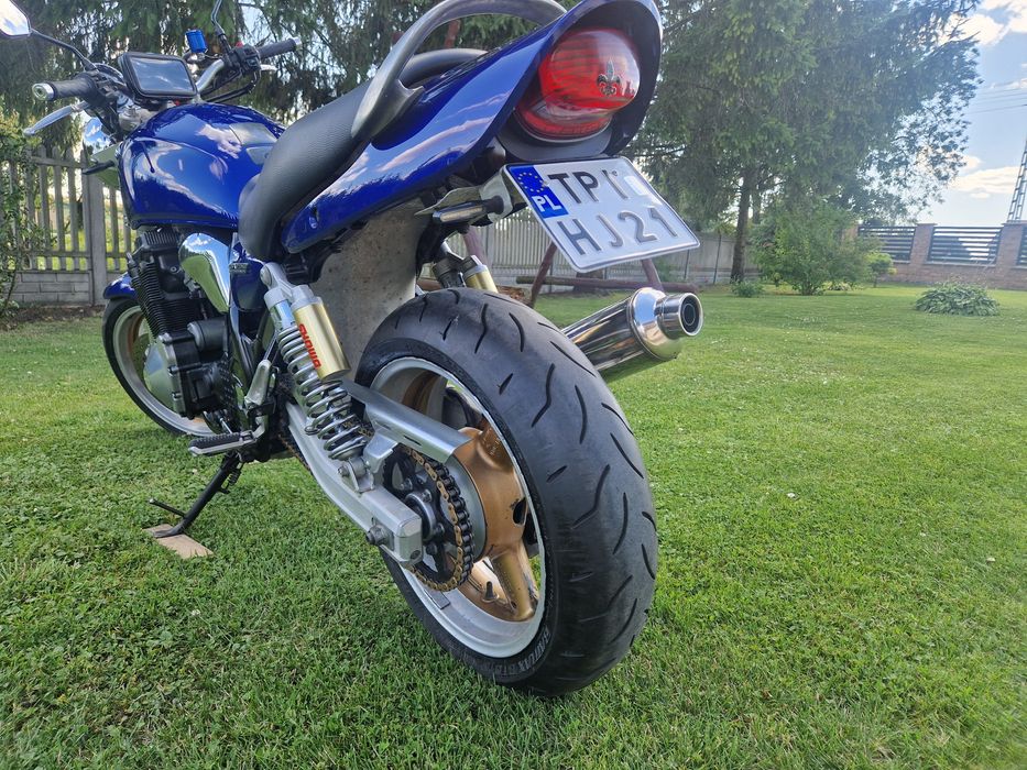 SUZUKI GSX 750 inazuma