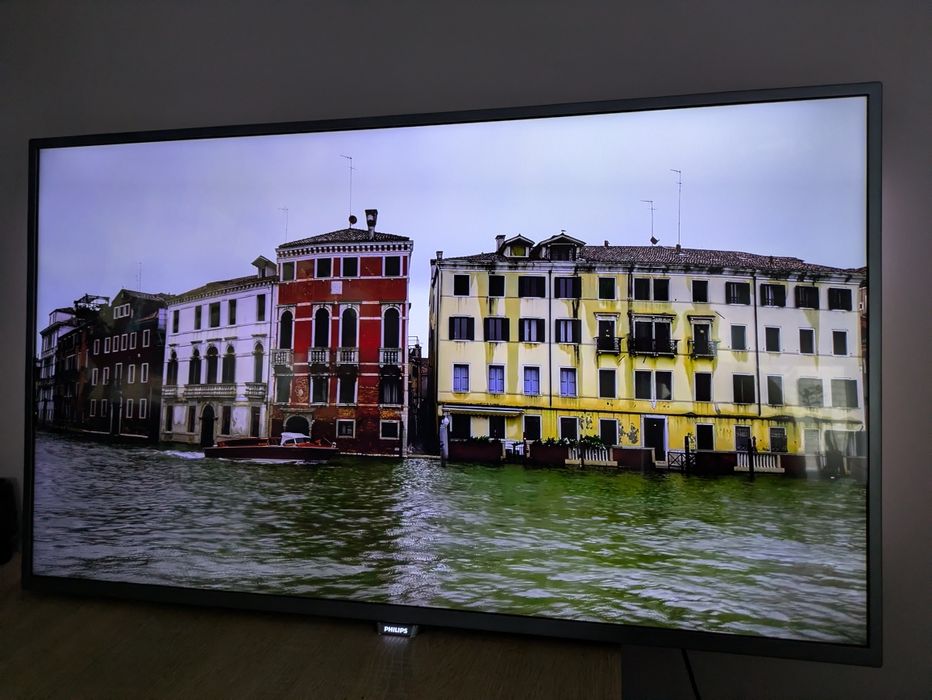 Smart TV 43"  Philips 4K з Ambilight підсвіткою