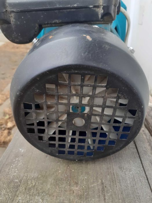 Ел. двигатель(двигун) для водяного насоса,б/у.