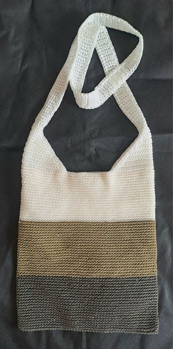 Mala de ombro em crochet Nova
3 cores, beje e 2 tons de verde
Medidas nas fotos