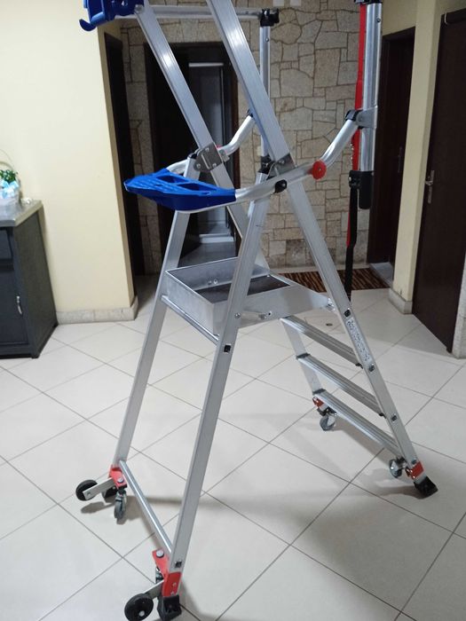 Escadote em alumínio novo