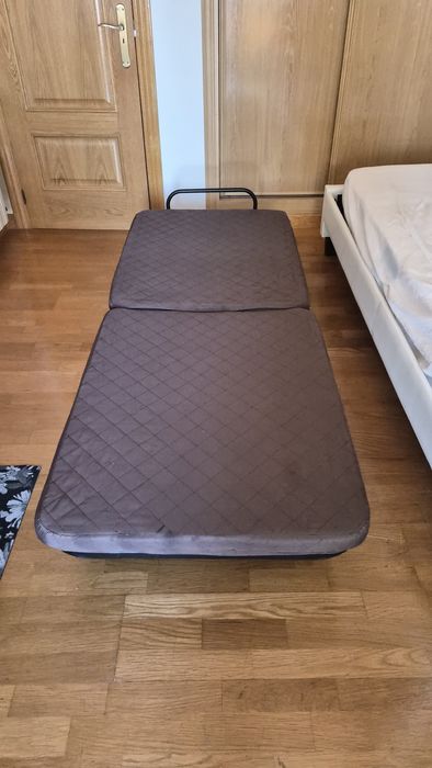 Cama dobrável móvel