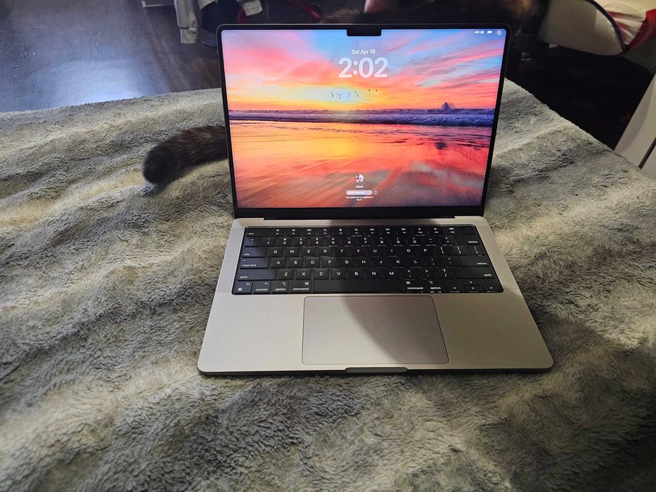 MacBook Pro 14" (2022) M1 Pro/16GB/512GB Silver. Ідеальний стан.
