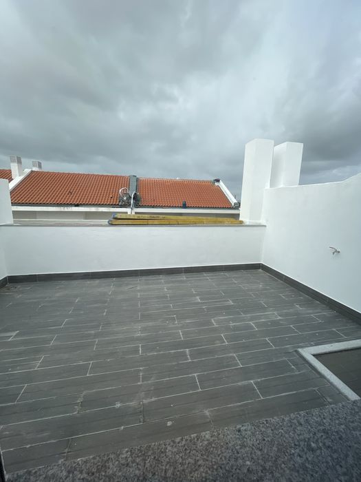 Particular - Moradia T4 com Piscina