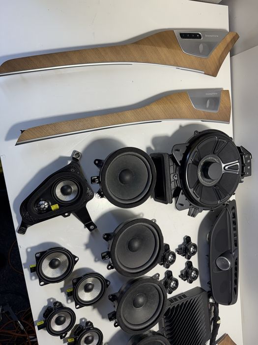 Volvo XC90 2 II Bowers & Wilkins zestaw audio
