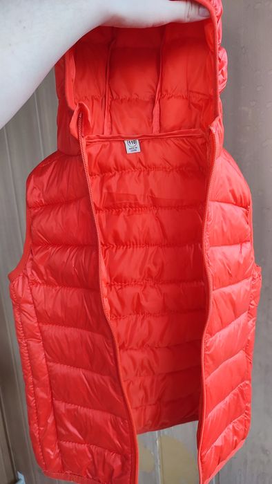 Продам жилетку осінь  безрукавку на дівчинку весна 104 110