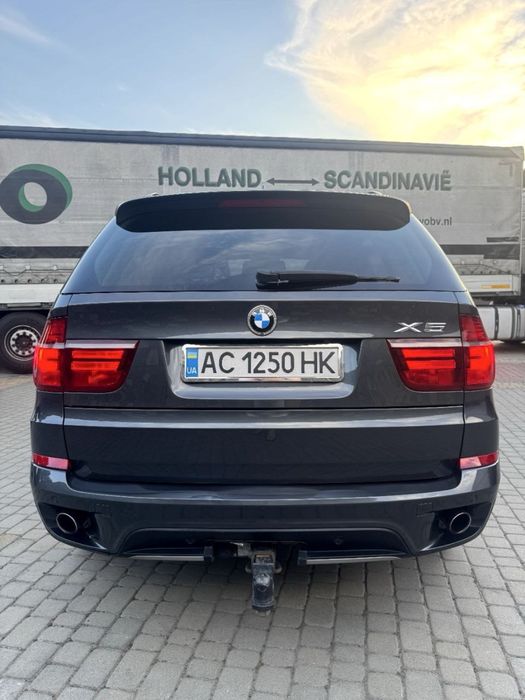 Автомобіль BMW x5 e70