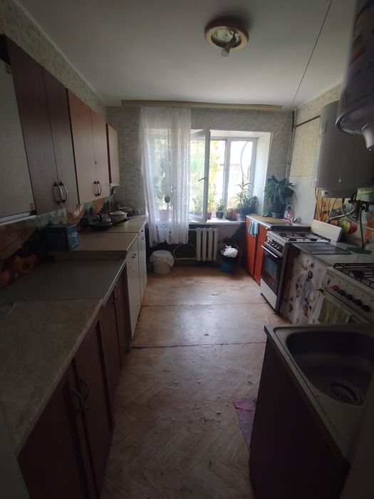 Продаж кімнати в гуртожитку